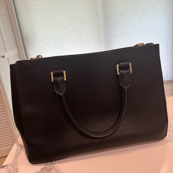 Michael Kors Purse with Crossbody Strap EUC - Picture 4 of 11